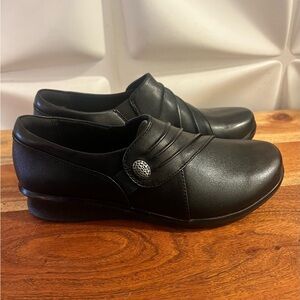 Beautiful Clarks Black Leather Mules